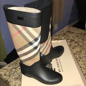 Burberry original like new rain boots